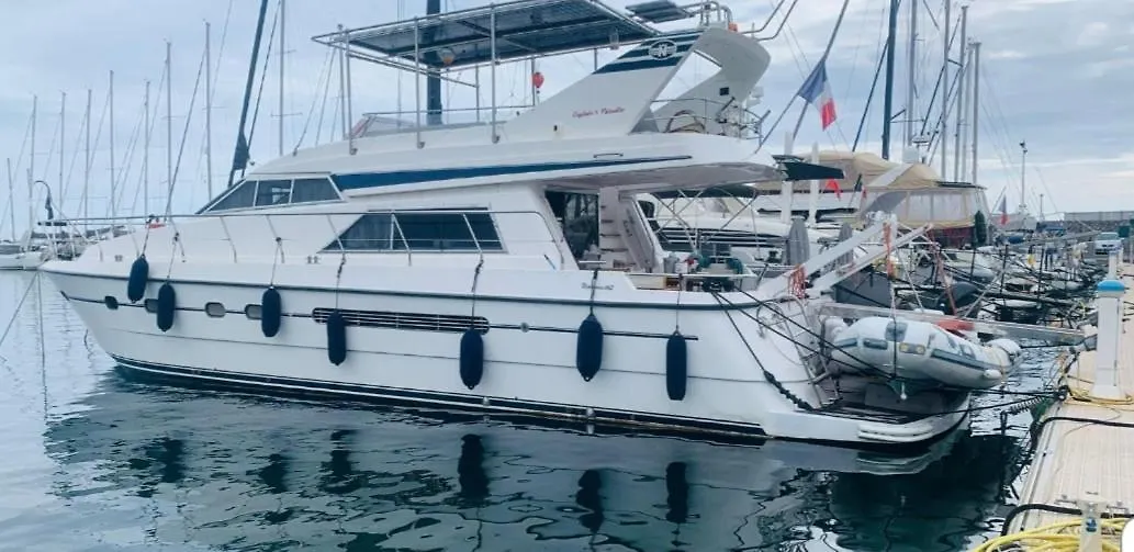 Golfe-Juan Yacht contacts